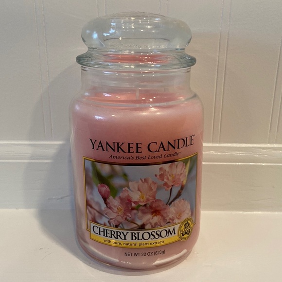 Yankee Candle ‘Cherry Blossom’ candle 🍒🌸🕯
Brand New!
1 wick!